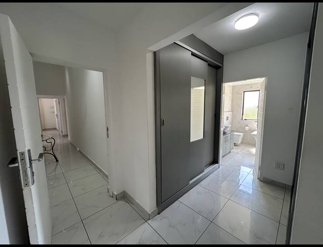 4 BEDROOM FREESTANDING FOR SALE IN PALM LAKES ESTATE